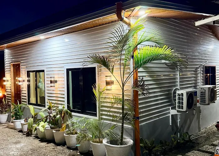 Frv Casa De Moalboal ゲストハウス モアルボアル