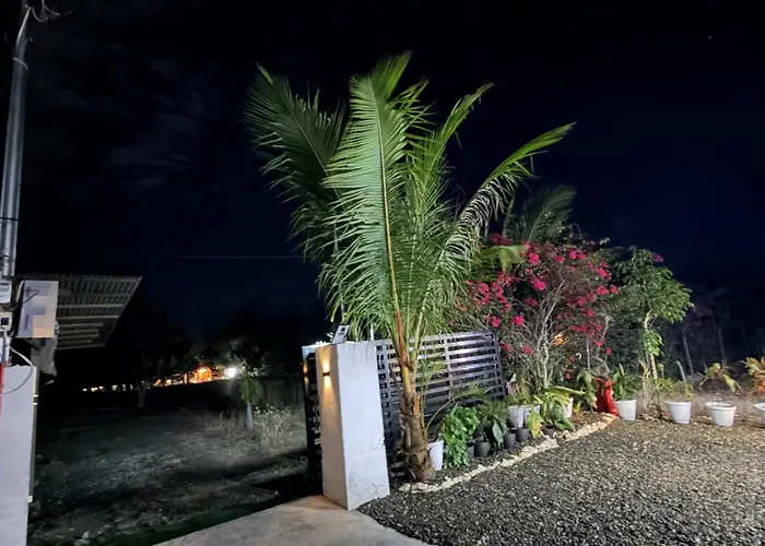 Frv Casa De Moalboal ゲストハウス *