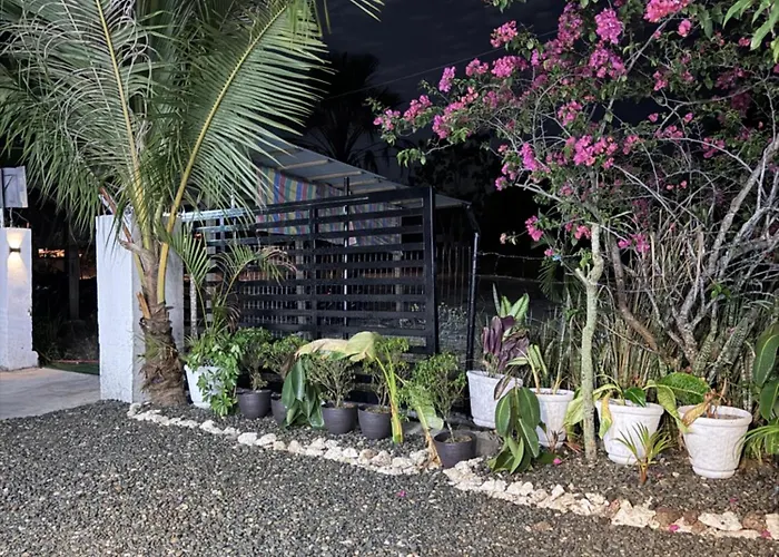 Frv Casa De Moalboal ゲストハウス